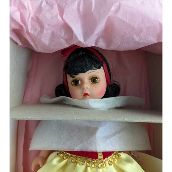 Madame Alexander Disney Snow White Doll 8" Collectible with Box - Picture 2 of 6